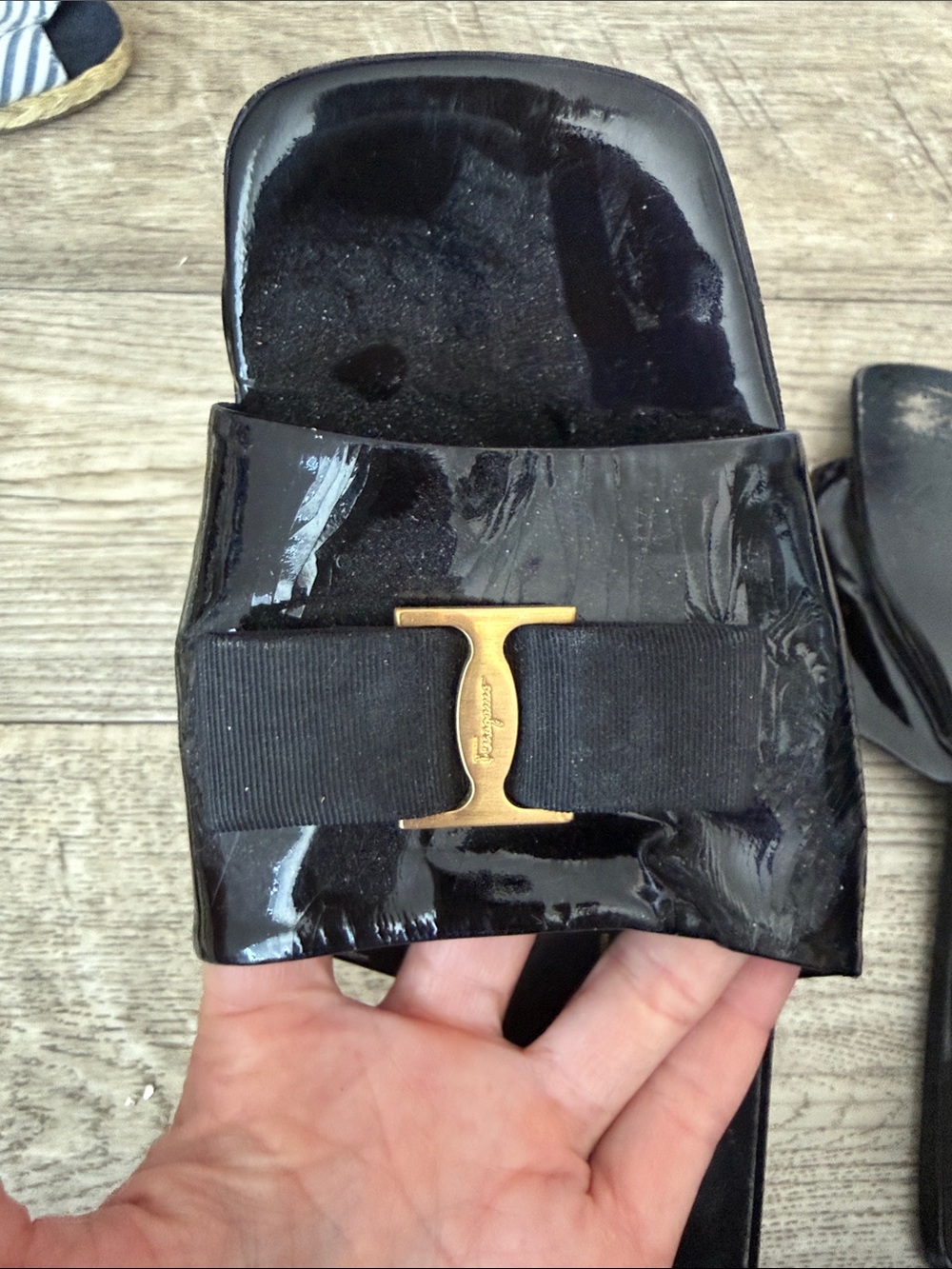 Salvatore Ferragamo Black Patent Leather Slide heels with bow and Gold Logo - Picture 6 of 7